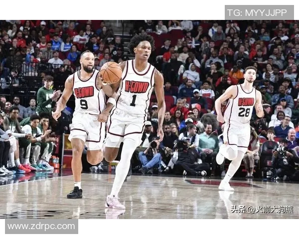 火箭客场击败鹈鹕，继续保持不败战绩，展现冠军潜质